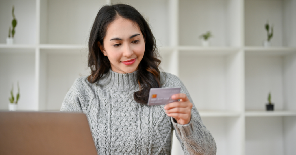 A smiling woman applying for personal loans with revolving credit